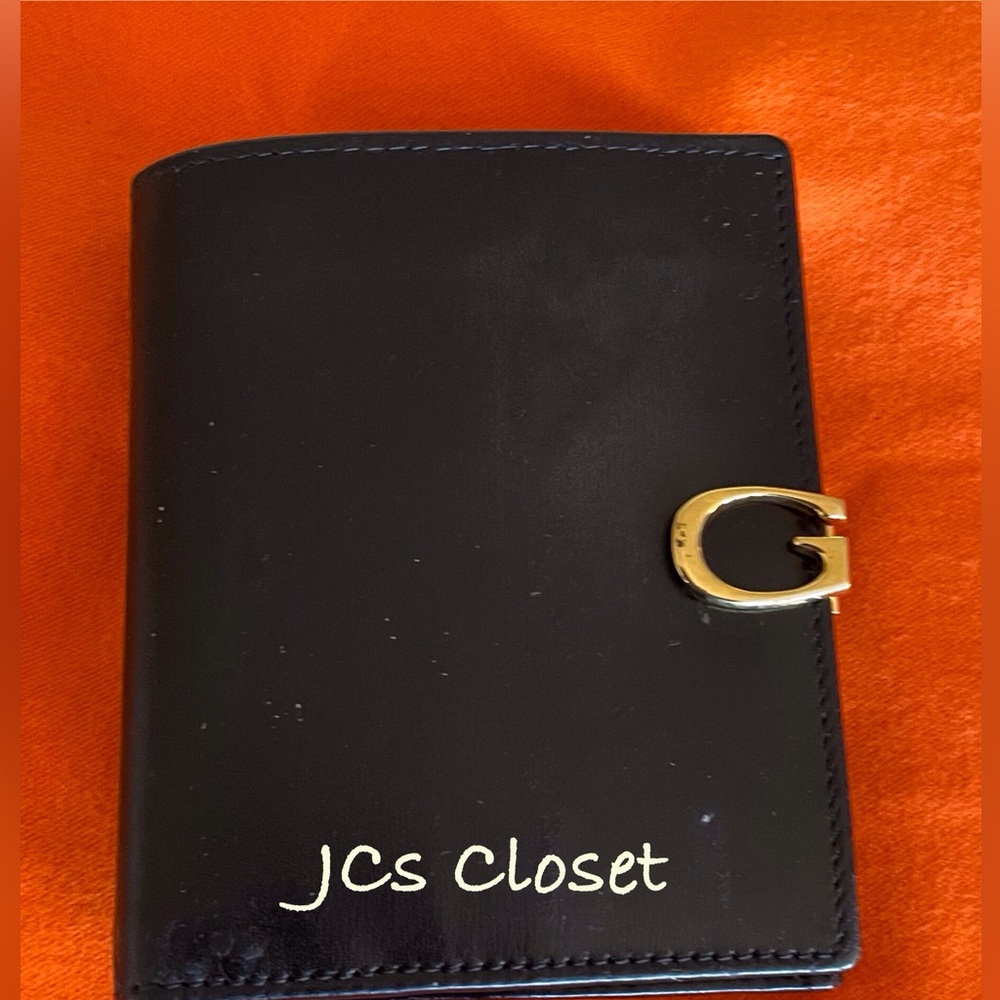 Authentic Gucci Gold G Clap Wallet